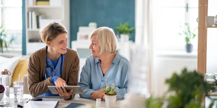 Homecare Evernest caregiver with senior in Portage la Prairie