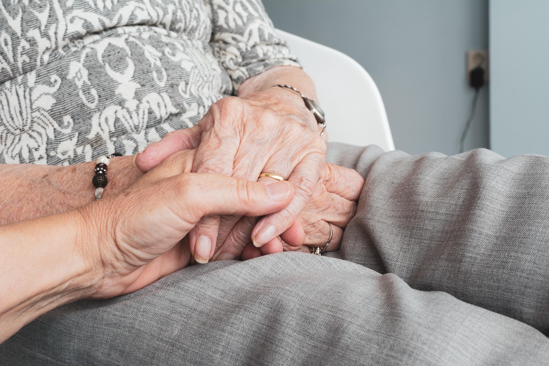 Overnight senior care Winnipeg caregiver assisting elderly client